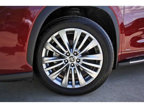 Used 2025 Toyota Highlander Platinum AWD/4WD image 31