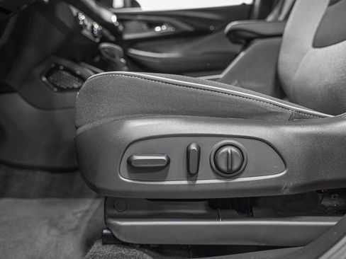 Used 2023 Chevrolet TrailBlazer LT FWD image 14