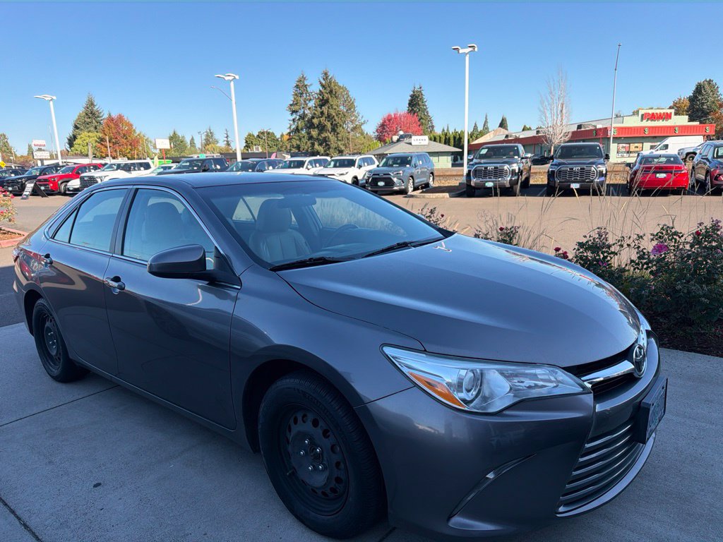 Used 2016 Toyota Camry LE FWD image 3