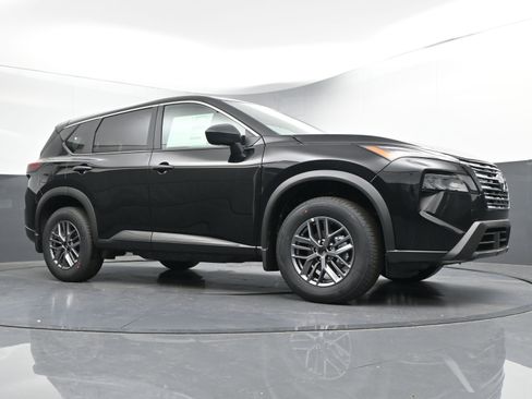 Certified 2025 Nissan Rogue S image 12