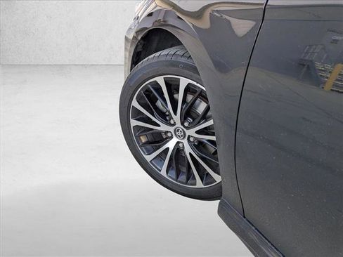 Used 2019 Toyota Camry SE image 10