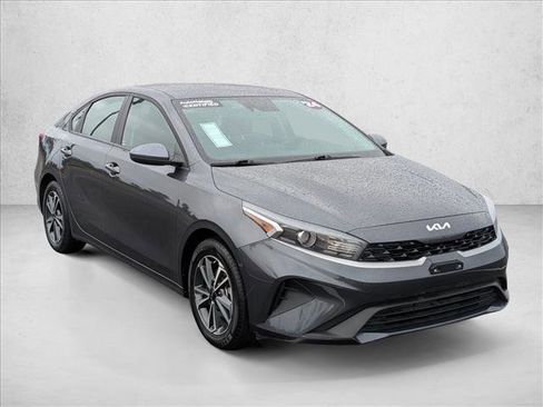 Used 2024 Kia Forte LXS image 3