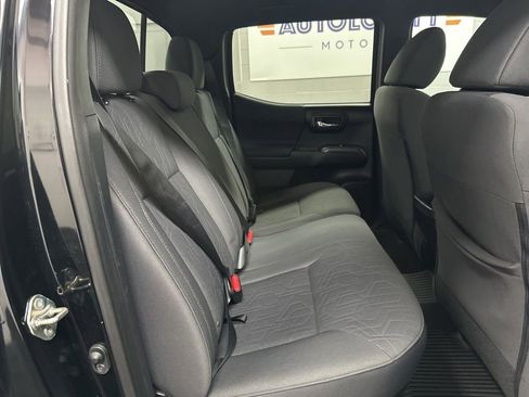 Used 2019 Toyota Tacoma TRD Sport AWD/4WD image 38