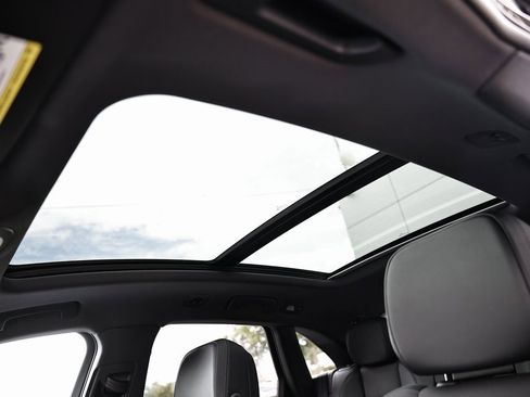 Certified 2024 Porsche Macan image 19