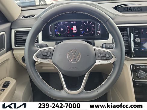 Used 2022 Volkswagen Atlas SE w/ Panoramic Sunroof Package FWD image 17