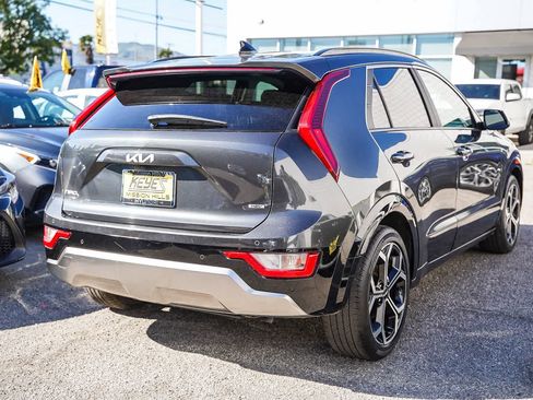 Used 2024 Kia Niro EX Touring image 10