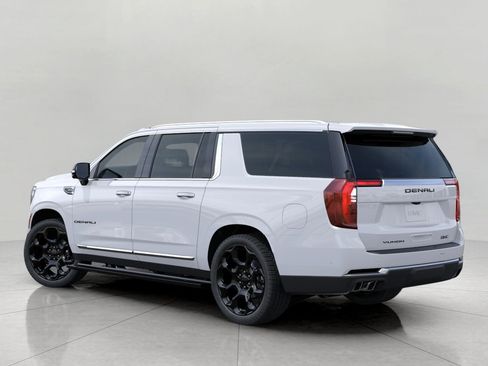Used 2026 GMC Yukon XL Denali w/ Denali Reserve Package AWD/4WD image 3