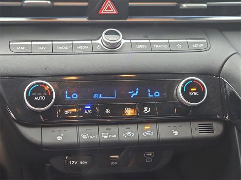 Certified 2024 Hyundai Elantra Limited image 23