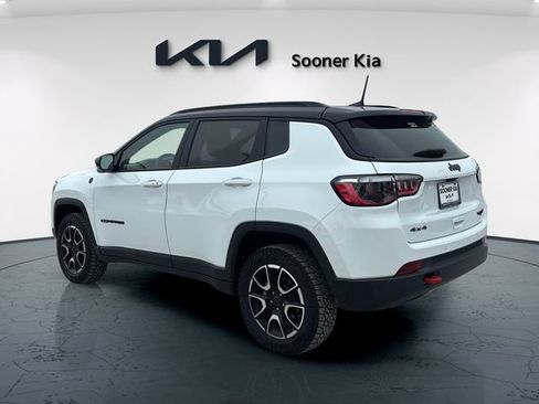 Used 2025 Jeep Compass Trailhawk AWD/4WD image 4