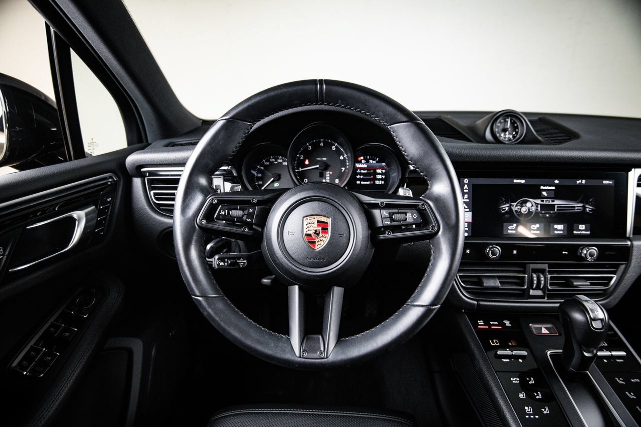 Certified 2023 Porsche Macan AWD/4WD image 26