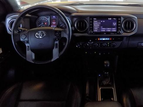 Used 2020 Toyota Tacoma TRD Off-Road w/ TRD Premium Off Road Package AWD/4WD image 12