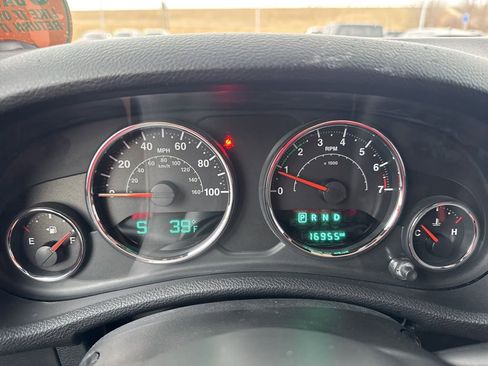 Used 2016 Jeep Wrangler Unlimited Sahara w/ Connectivity Group image 12