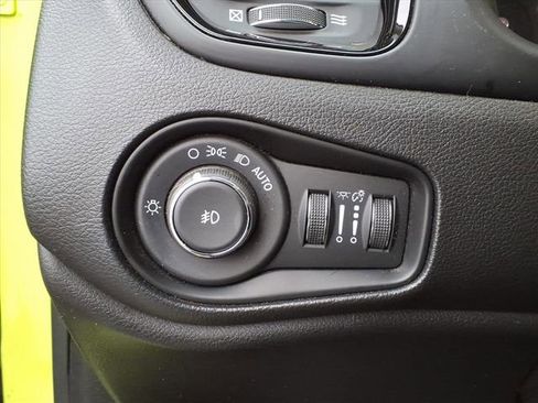 Used 2018 Jeep Renegade Altitude image 16