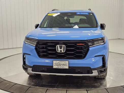 Certified 2025 Honda Pilot TrailSport image 8