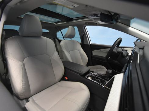 Used 2025 Toyota Camry XLE image 24