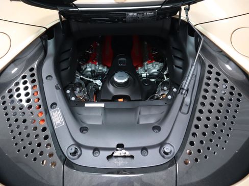 Used 2022 Ferrari SF90 Spider image 22