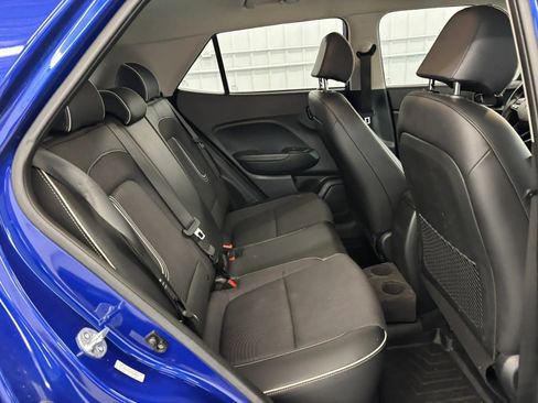 Used 2023 Hyundai Venue Limited FWD image 17