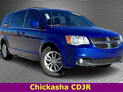 Used 2019 Dodge Grand Caravan SXT image 3