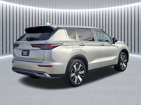 New 2026 Mitsubishi Outlander SE FWD image 6