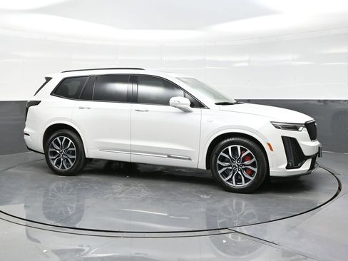 Certified 2025 Cadillac XT6 Sport w/ Platinum Package AWD/4WD image 8