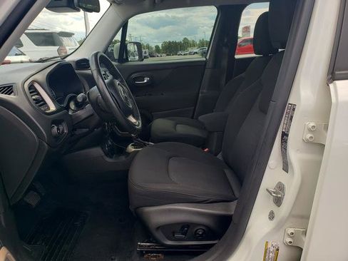 Used 2017 Jeep Renegade Latitude w/ Popular Equipment Group AWD/4WD image 10