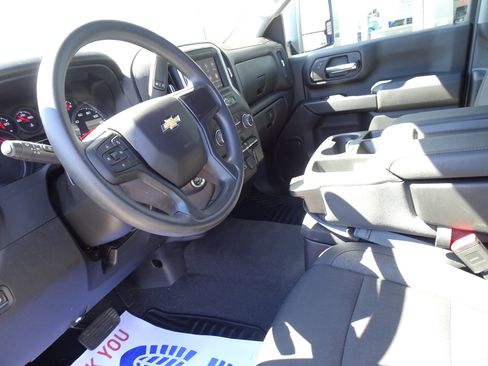 Used 2024 Chevrolet Silverado 2500 Custom w/ Custom Convenience Package image 15