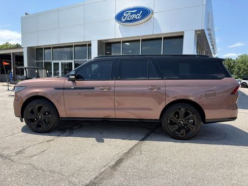 Used 2025 Lincoln Navigator L Black Label AWD/4WD image 4
