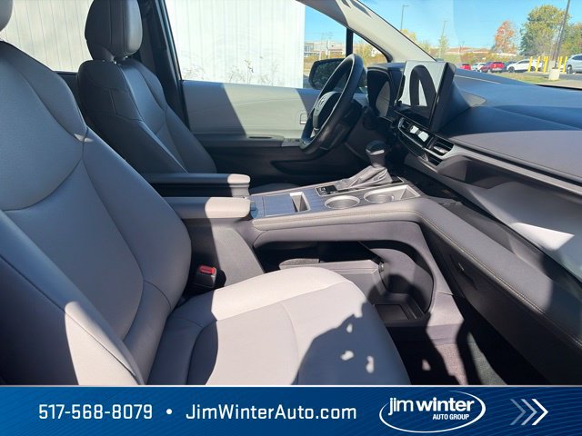 Used 2025 Toyota Sienna XLE FWD image 15