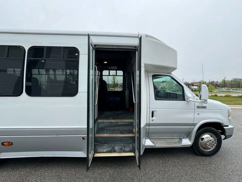 Used 2011 Ford E-450 and Econoline 450 Super Duty w/ Shuttle Bus Prep Pkg image 16