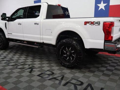 Used 2019 Ford F250 XLT w/ XLT Premium Package AWD/4WD image 11