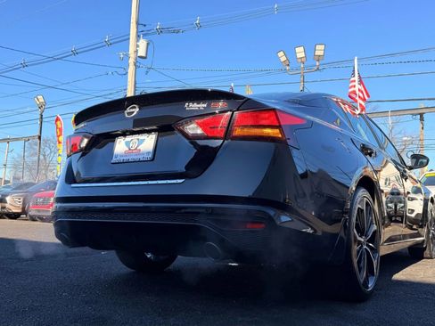 Used 2023 Nissan Altima 2.5 SR w/ SR Premium Package image 9