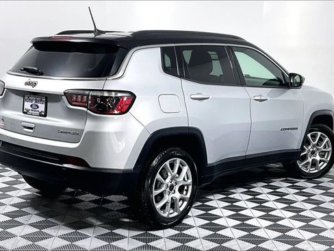 Used 2025 Jeep Compass Limited AWD/4WD image 12