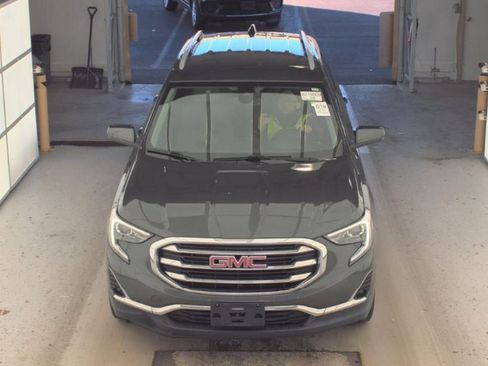 Used 2020 GMC Terrain SLT image 2