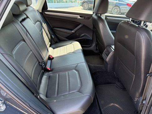 Used 2017 Volkswagen Passat 1.8T R-Line FWD image 11
