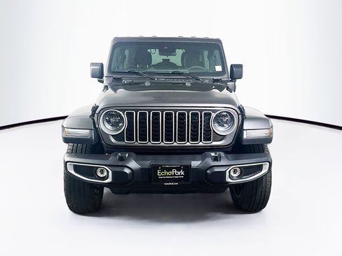 Used 2025 Jeep Wrangler Sahara image 2
