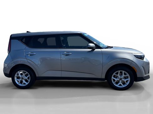 Used 2024 Kia Soul LX w/ Option Group 015 FWD image 6