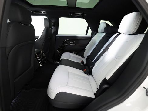 Used 2025 Land Rover Range Rover Sport Dynamic SE image 14