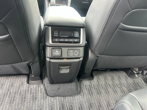 Used 2025 Subaru Ascent Touring AWD/4WD image 14