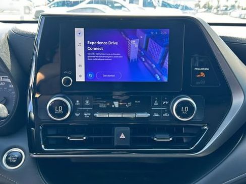 Used 2024 Toyota Highlander LE FWD image 20