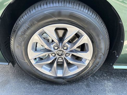 Certified 2026 Toyota Sienna XLE FWD image 30