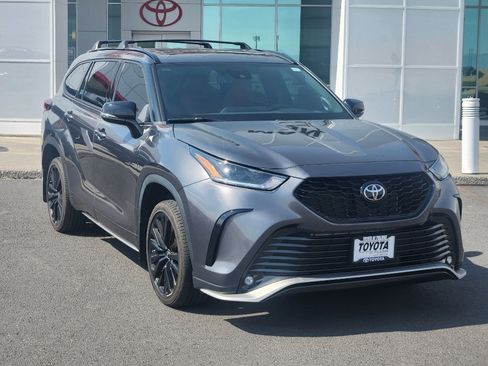 Used 2023 Toyota Highlander XSE AWD/4WD image 2