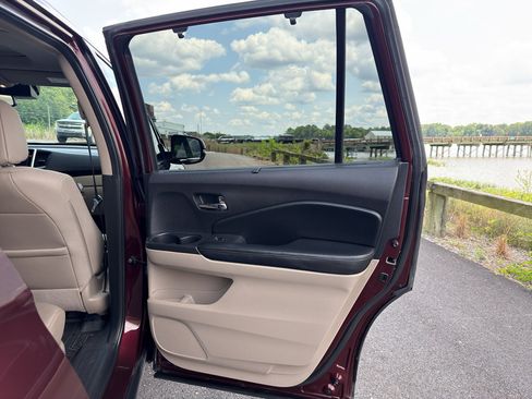 Used 2017 Honda Pilot Elite image 17