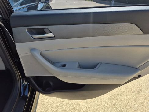 Used 2011 Toyota Prius Four image 19