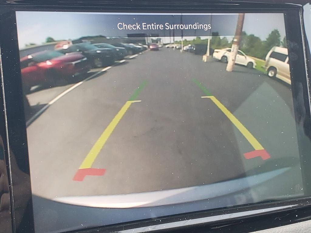 Used 2023 Chrysler Pacifica Touring-L FWD image 18