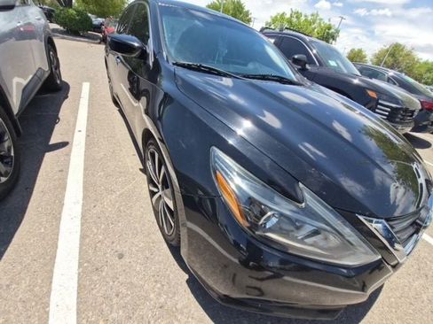 Used 2017 Nissan Altima 2.5 SR FWD image 11