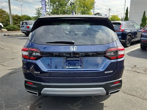 New 2025 Honda Pilot Touring image 5