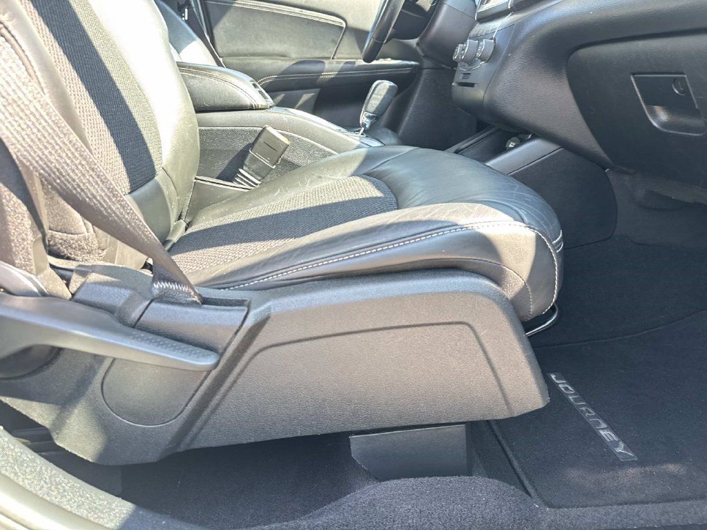 Used 2016 Dodge Journey Crossroad FWD image 11