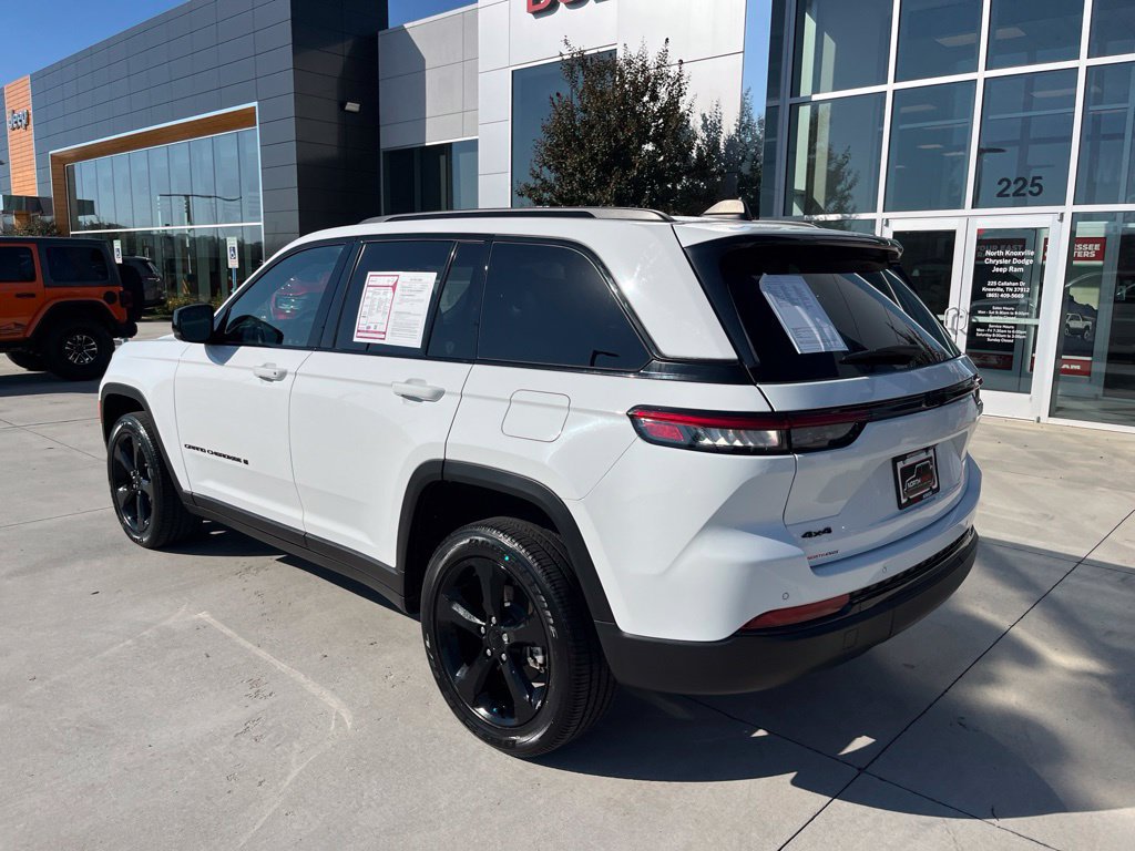 Used 2023 Jeep Grand Cherokee Altitude AWD/4WD image 20