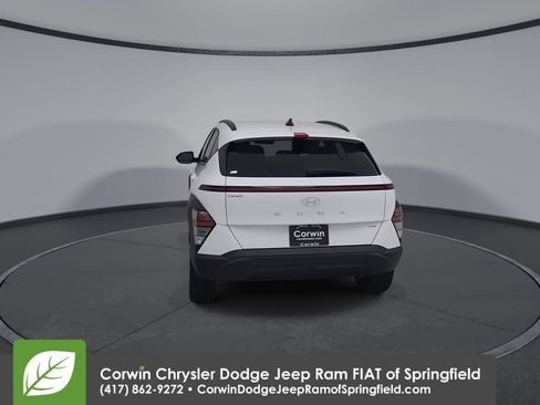 Used 2025 Hyundai Kona SEL AWD/4WD image 12