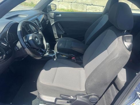 Used 2018 Volkswagen Beetle 2.0T Coast FWD image 9